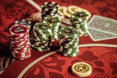 8est Dealers en español que reparten en vivo cada noche